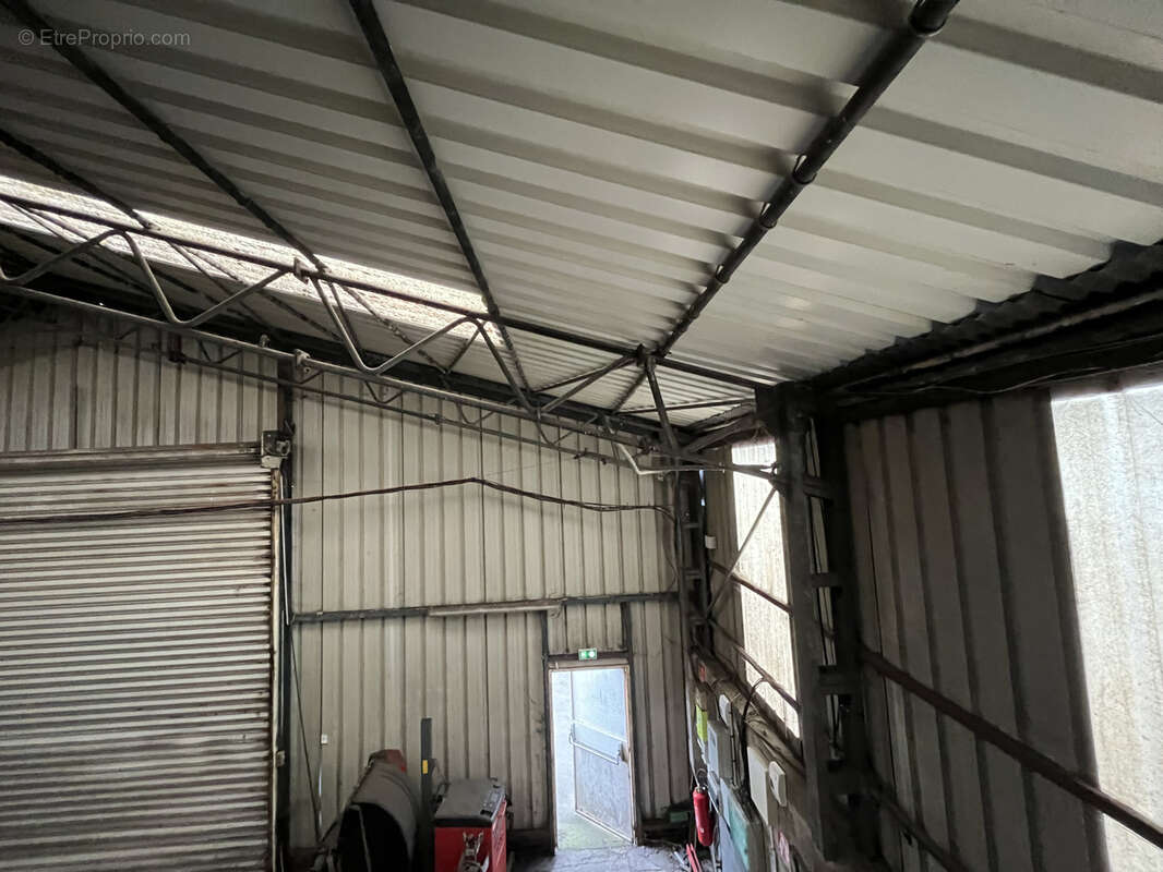 Bâtiment de 780.00 m2 sur une parcelle de 2926 m2 - photo 2