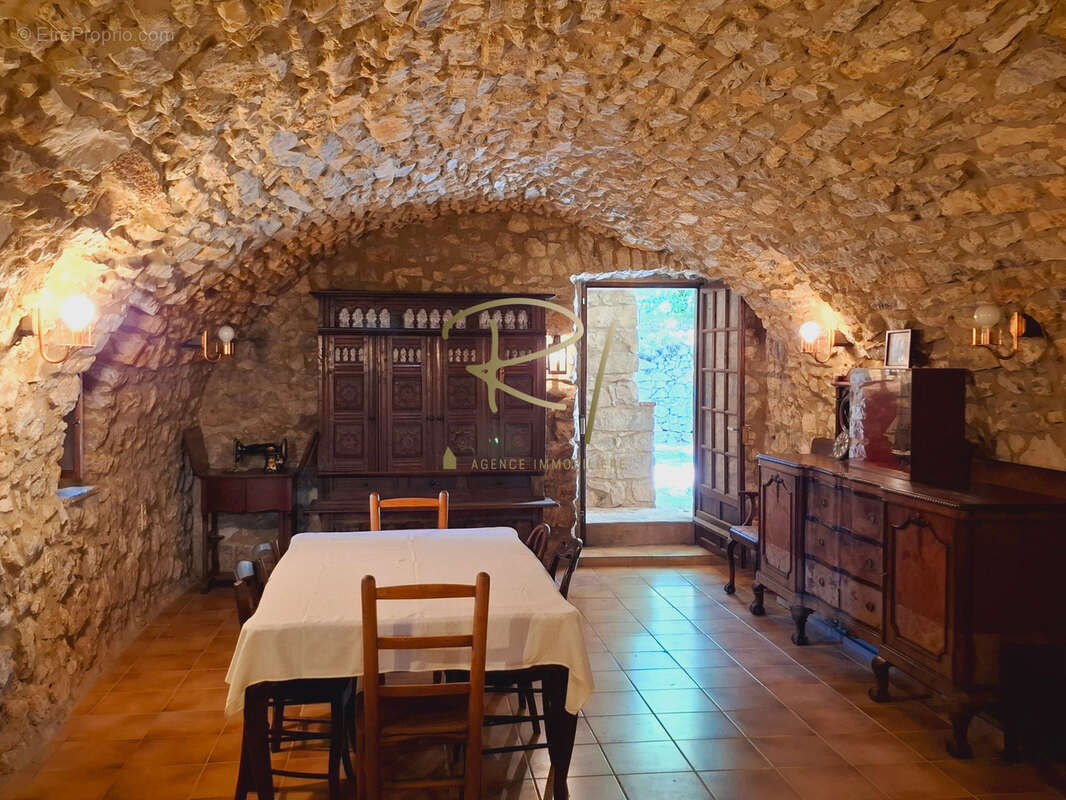 Maison à SAINT-ANDRE-DE-CRUZIERES