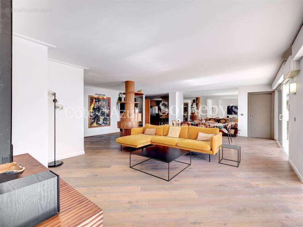 Appartement à LE CANNET