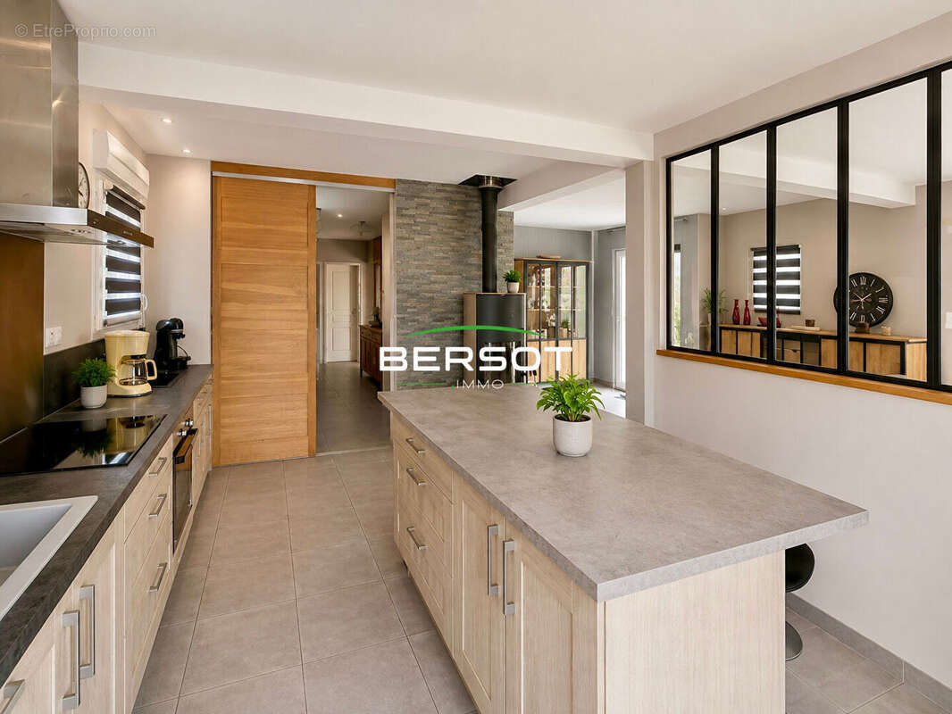 EXCLUSIVITÉ BERSOT IMMOBILIER - Villa contemporaine 145 m² avec 3 chambres, bureau, terrain de 946 m² et vue dégagée - photo 10