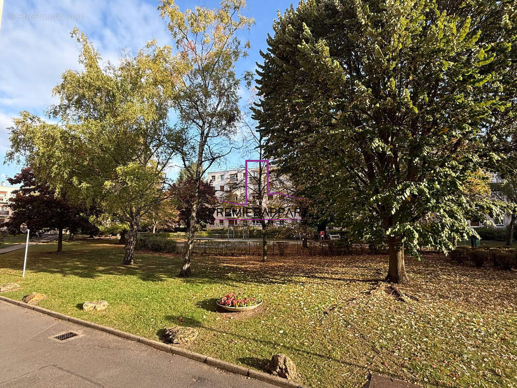Appartement à SARTROUVILLE