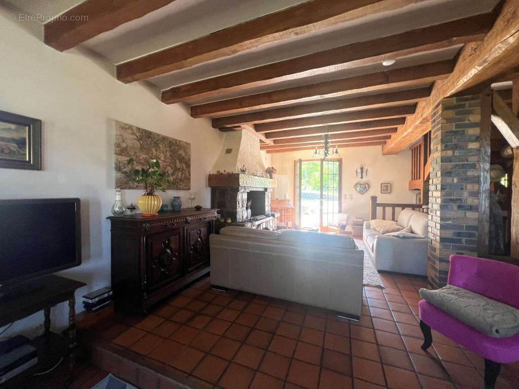 Maison à PONT-SUR-YONNE