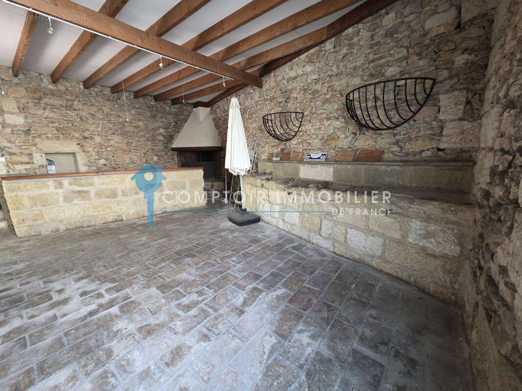 Immeuble de rapport avec Maison vigneronne et  locaux proche centre ville - photo 11