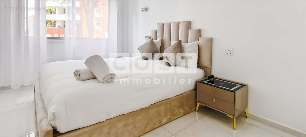 Appartement à COURBEVOIE