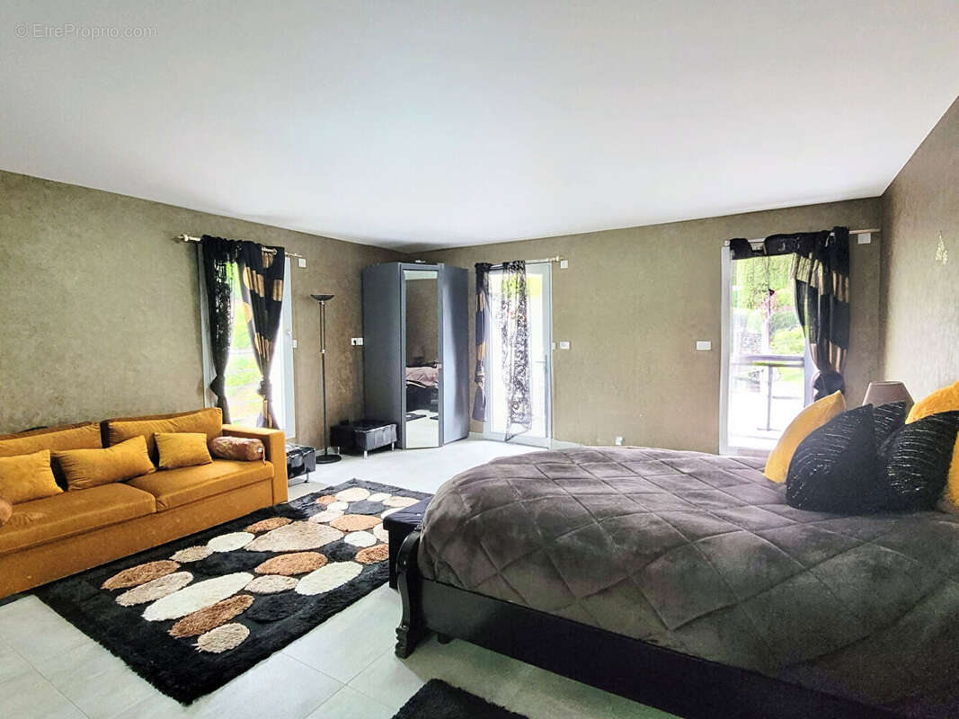 LE PUY coteau Recherché: Maison récente 269 m² sur 560 m² de terrain - photo 5
