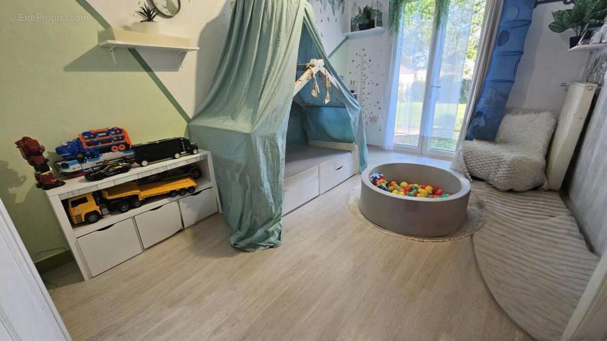 Noyant centre – Plain-pied 3 chambres, jardin sans vis-à-vis et garage de 35 m² - photo 16