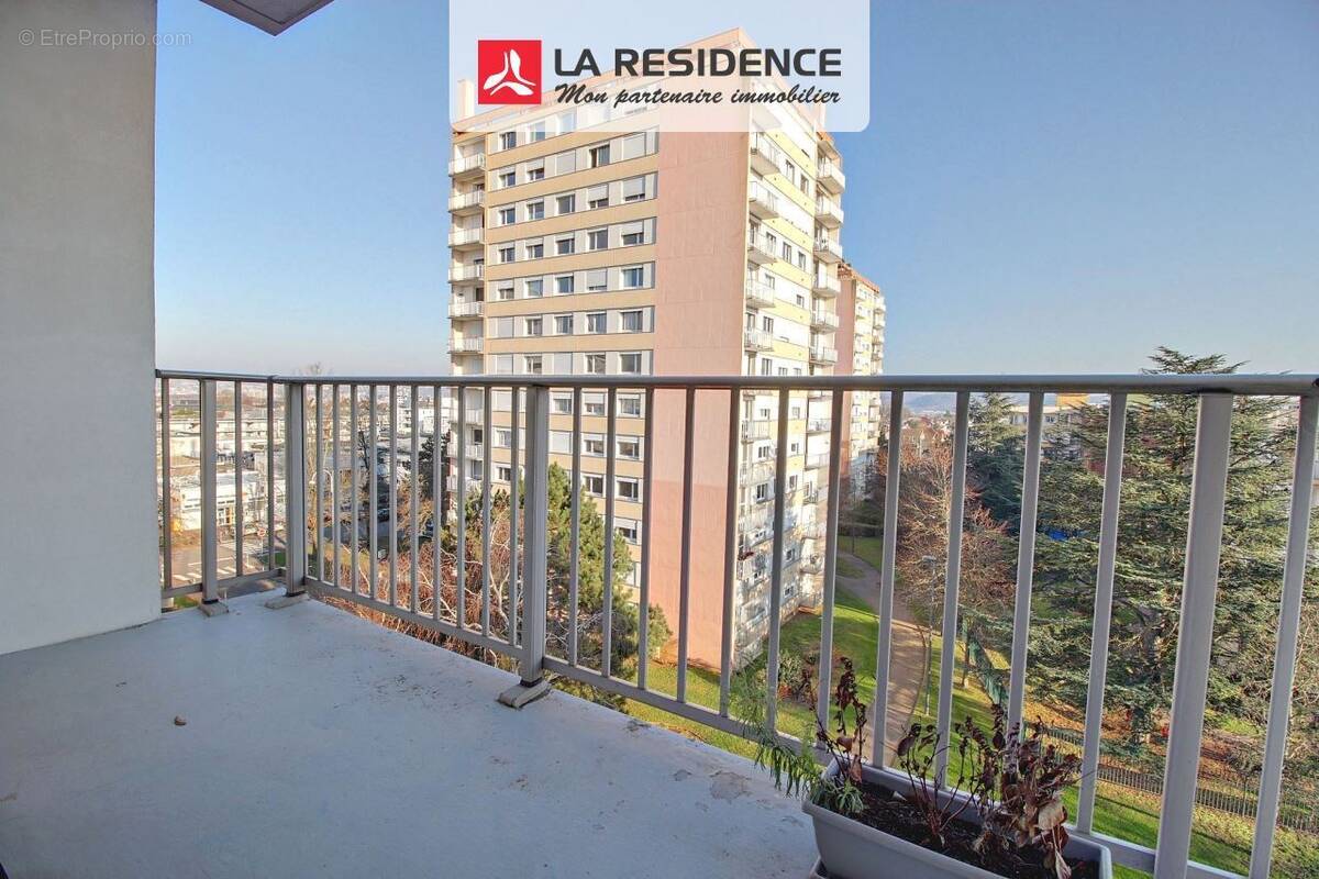 Appartement à SAINT-ETIENNE-DU-ROUVRAY