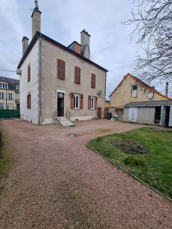 Appartement à YZEURE