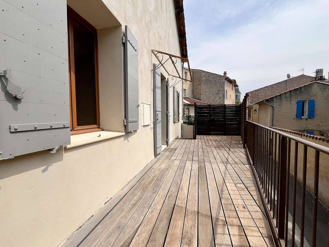 207 m2 au coeur du village avec terrasse et garage - photo 20
