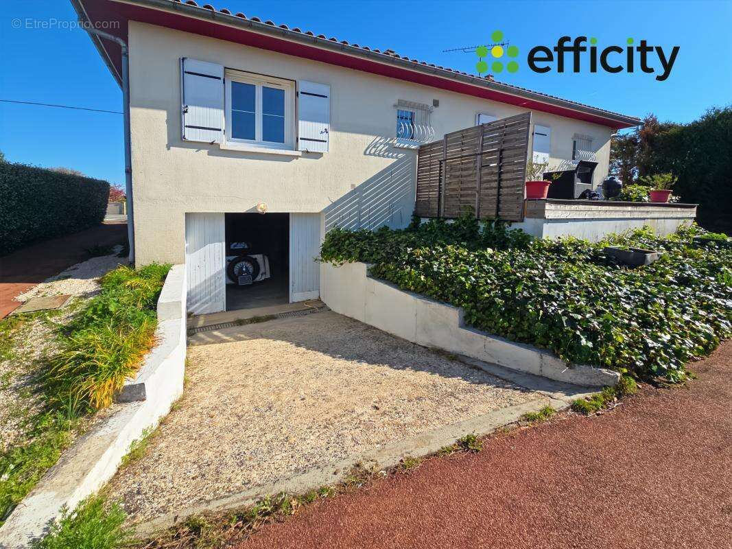 Maison à SAINT-YRIEIX-SUR-CHARENTE