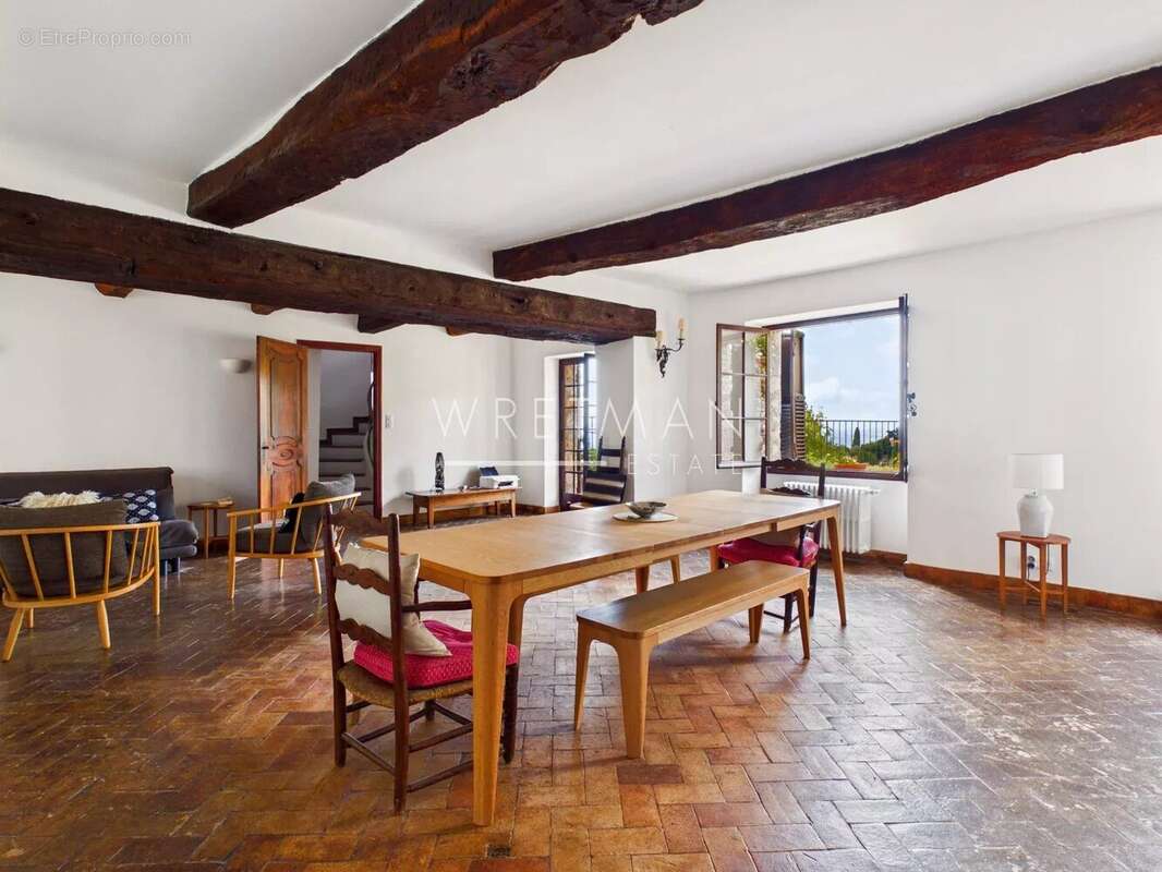 Maison à CHATEAUNEUF-GRASSE