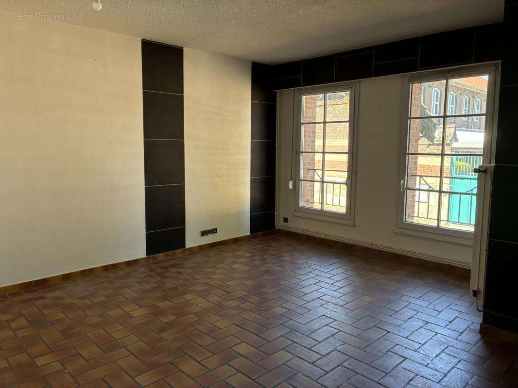 Maison centre-ville avec grand garage - photo 2