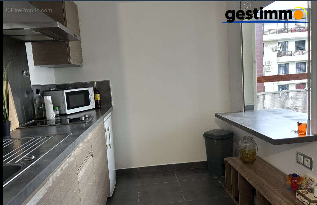 cuisine et passe plat - Appartement à CAYENNE