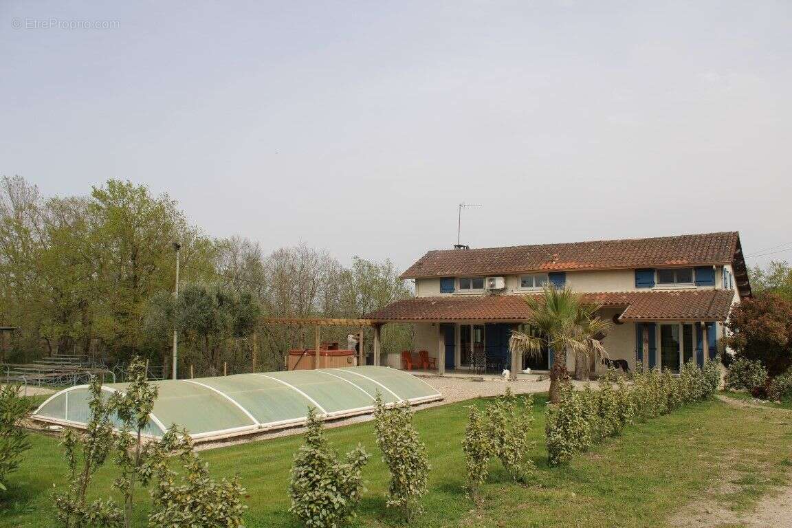 Maison 165 m² à Carmaux  - photo 2