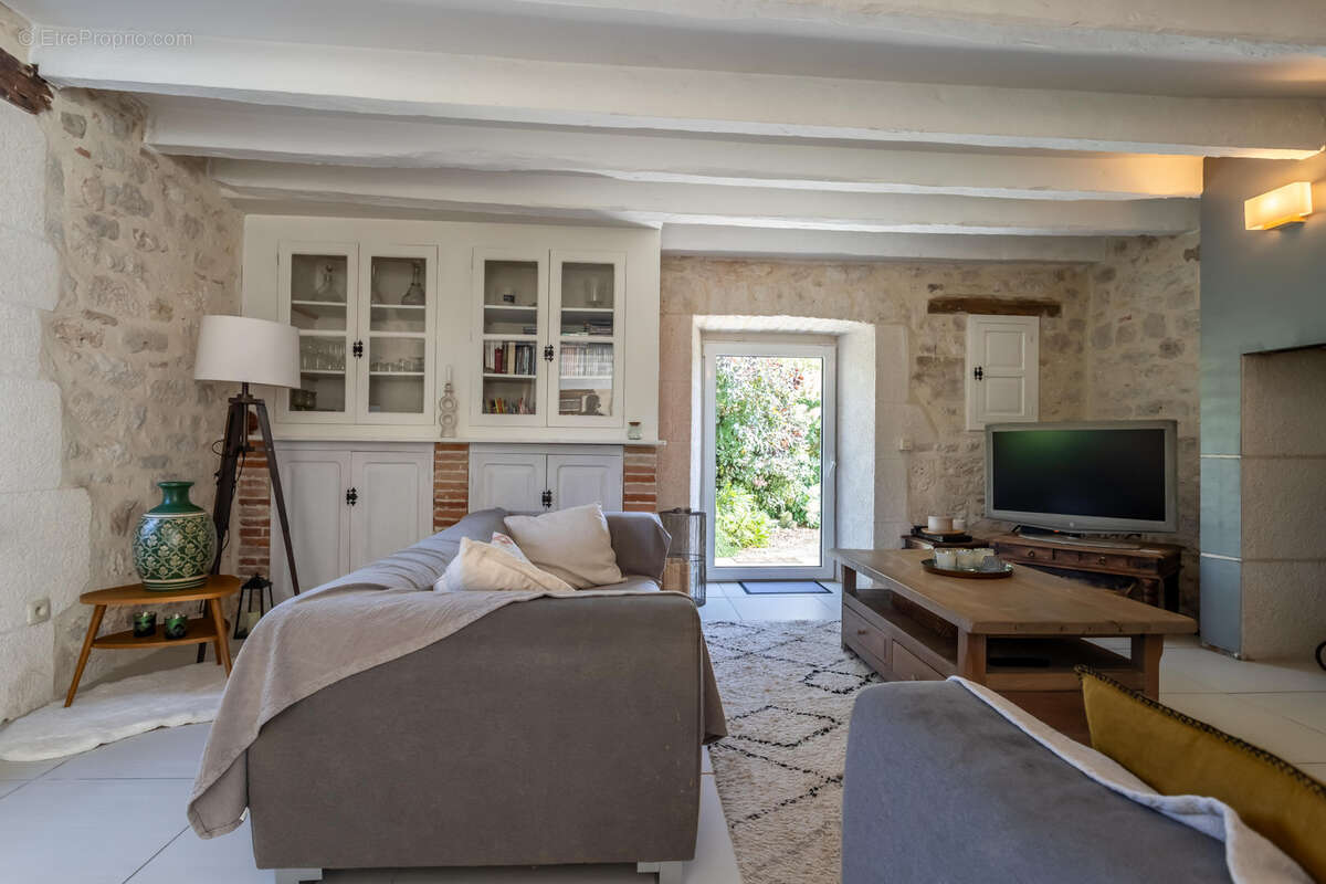 Maison à CASTELNAU-MONTRATIER