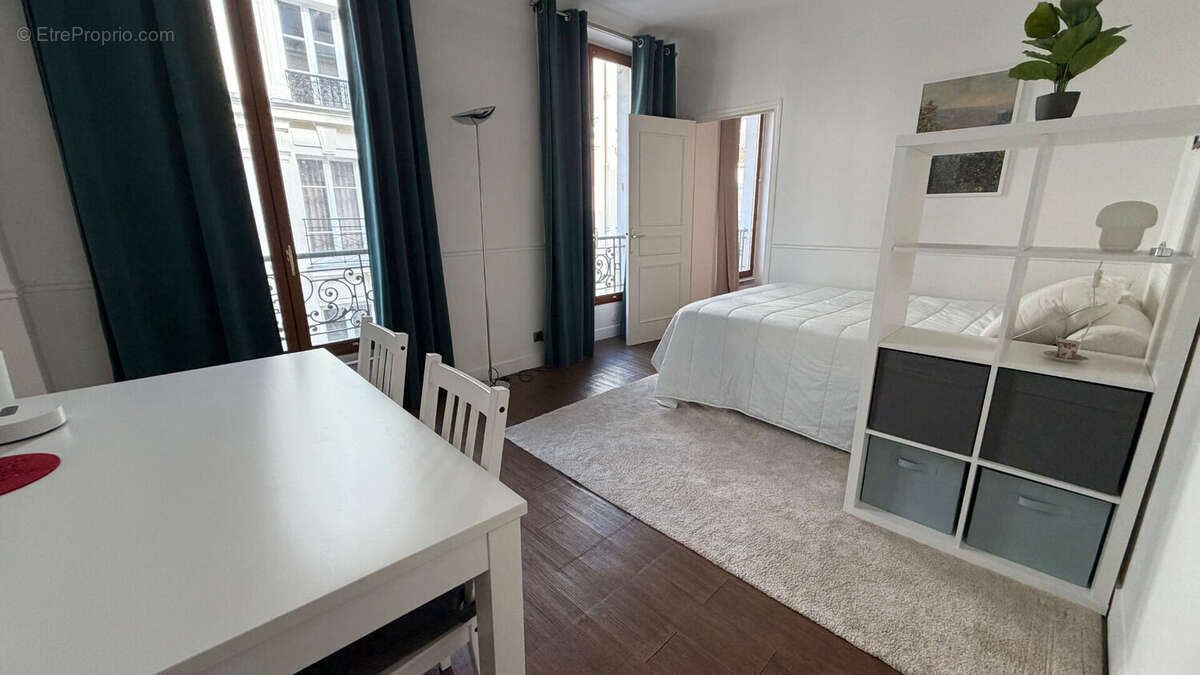 Appartement à PARIS-2E