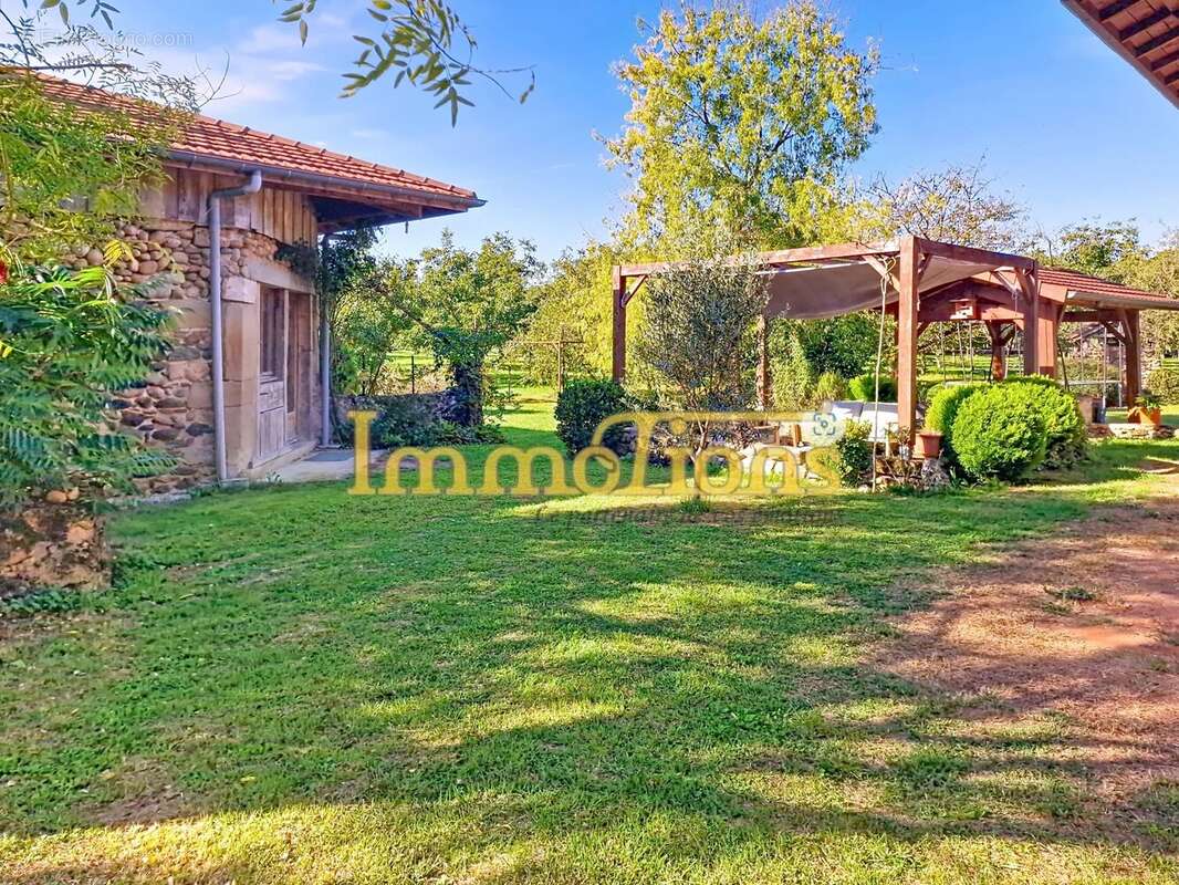 Maison à SAINT-HILAIRE-DU-ROSIER