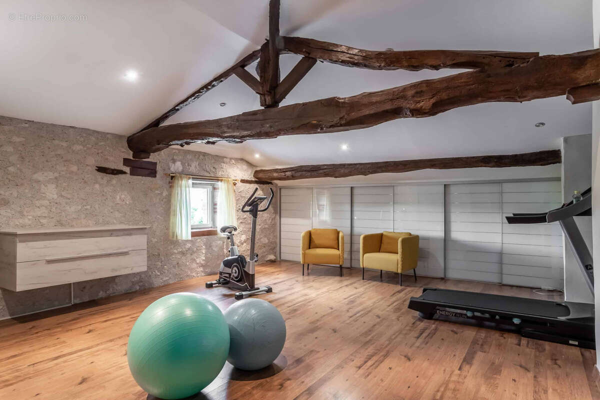 Stone barn conversion - photo 31