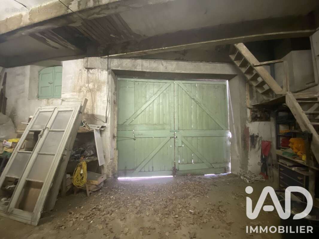 Maison 220 m² à Poilhes  - photo 4
