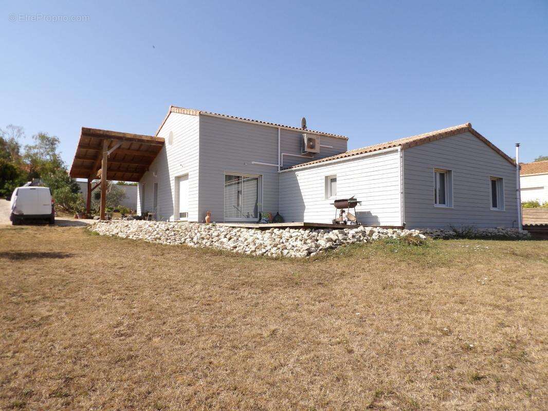 Maison de plain-pied lumineuse avec mezzanine et jardin au c - photo 2