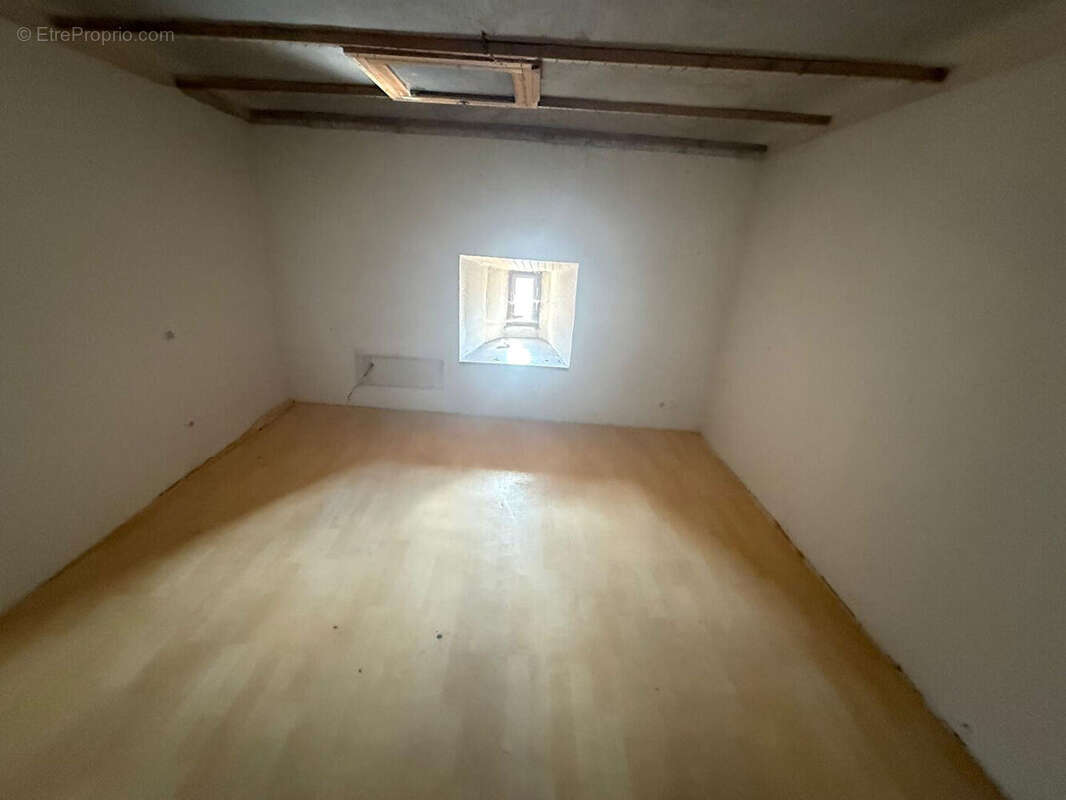 Maison à DOMJULIEN