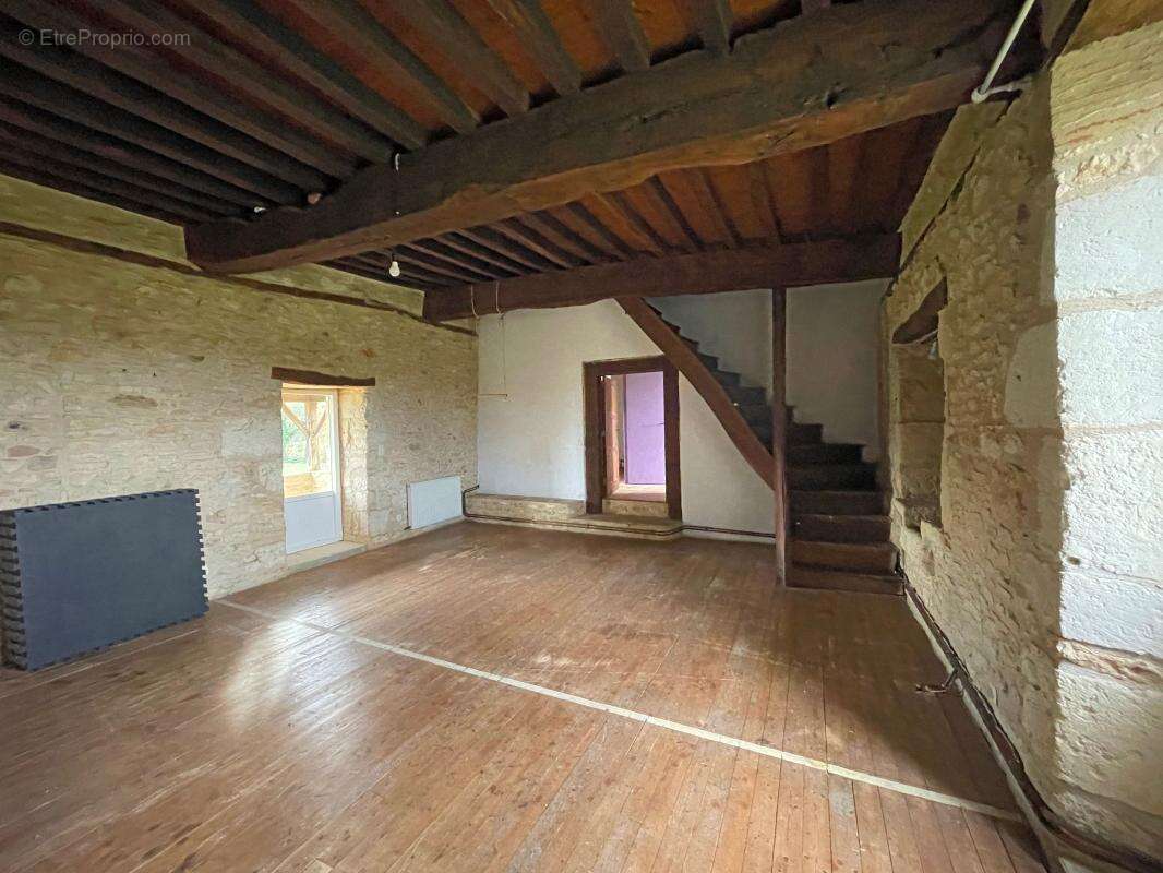 Maison à PRESSIGNAC-VICQ
