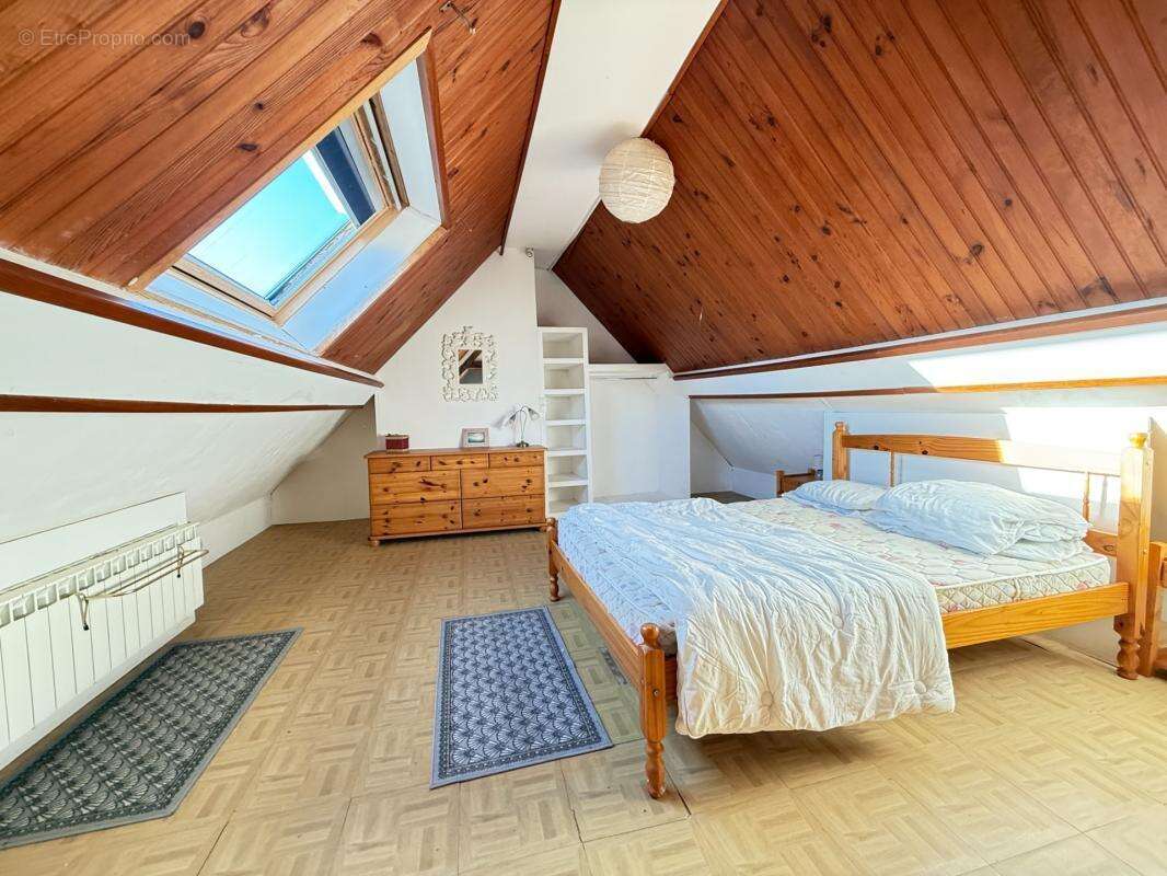 BELLE OPPORTUNITE ! Maison en pierre de 165m², pleine de charme, 4 chambres, Cour intérieure de 379m² 93 000 € - photo 10