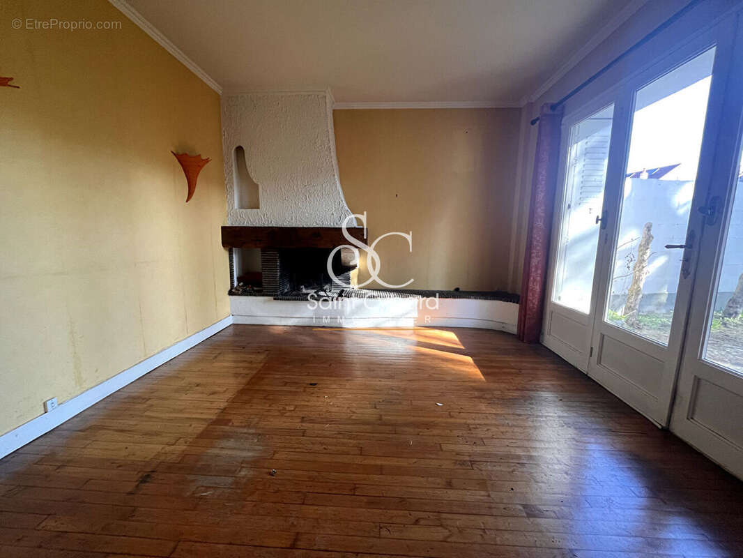 Angoulême  - Maison à rénover avec garage et jardin - photo 6