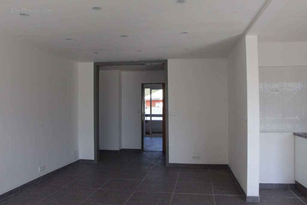 Appartement  3 pièce(s) cave + garage + 1 place de parking - photo 2