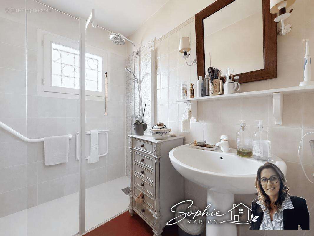 Maison 110 m² à Saint-Genis-Laval  - photo 10