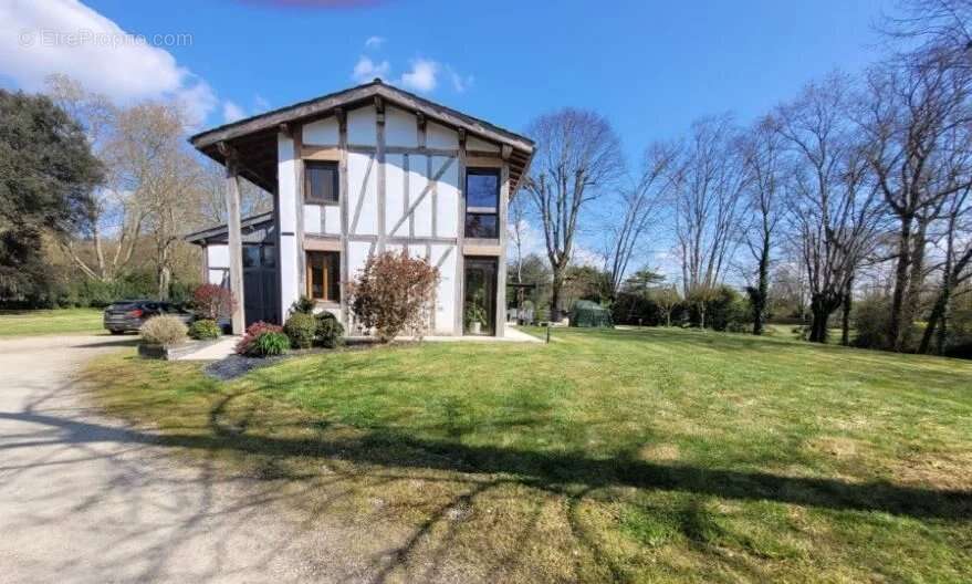 Maison à SAINT-SULPICE