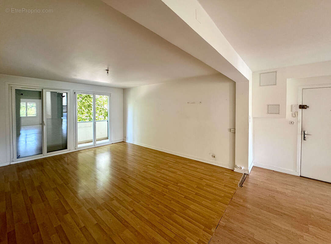 CLERMONT-FERRAND / Appartement à vendre quartier Les Salins de 84 M2 avec balcon ! - photo 2