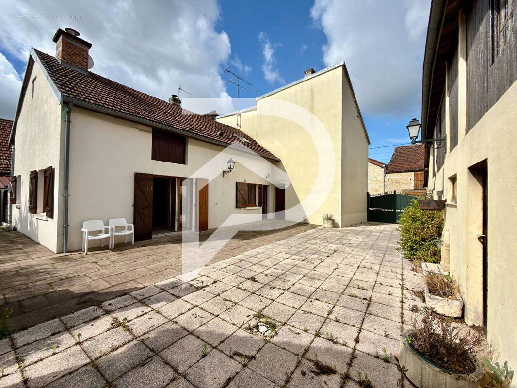 Maison à CHATEAUVILLAIN