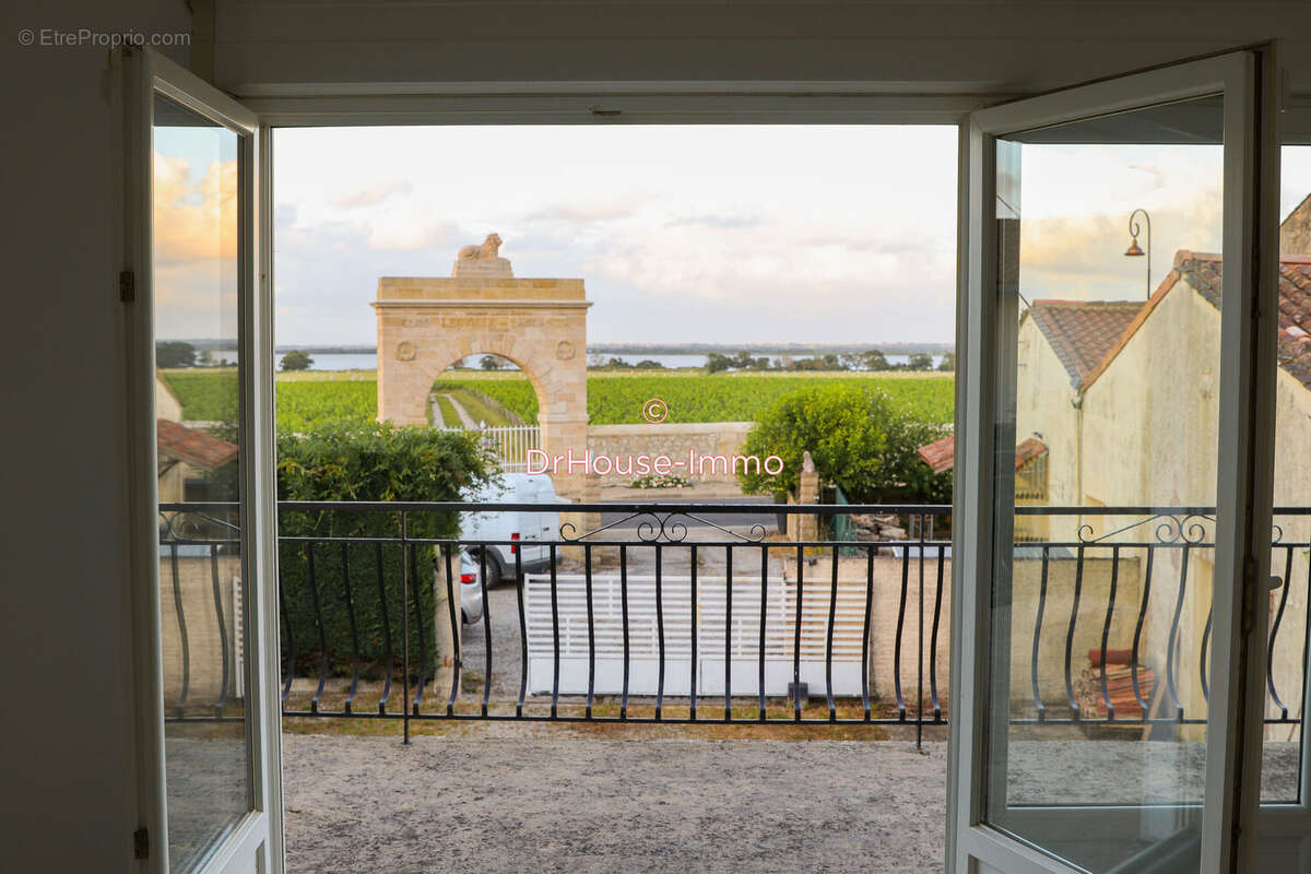 Maison 126 m² à Saint-Julien-Beychevelle  - photo 4