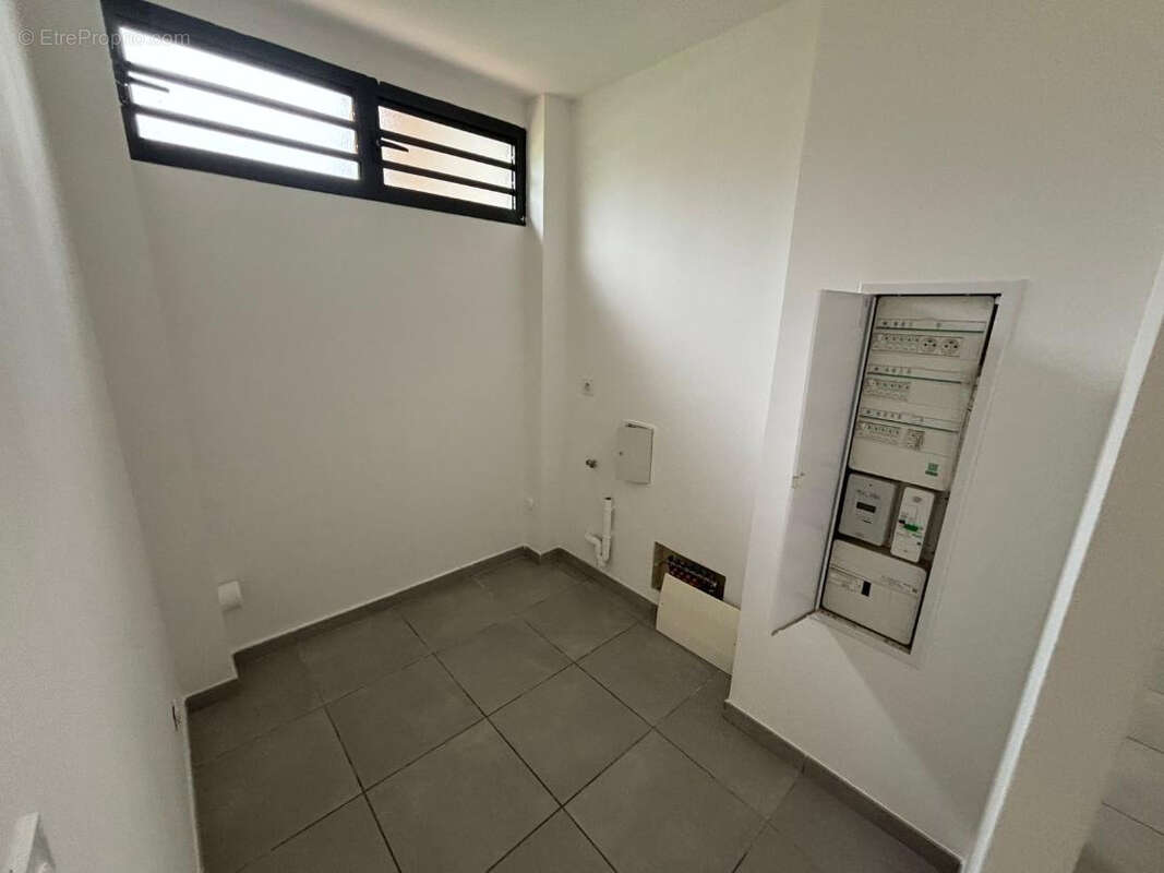 Appartement à REMIRE-MONTJOLY