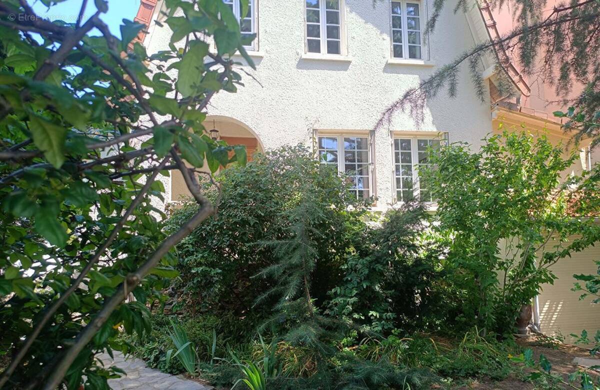 Maison à LE PERREUX-SUR-MARNE