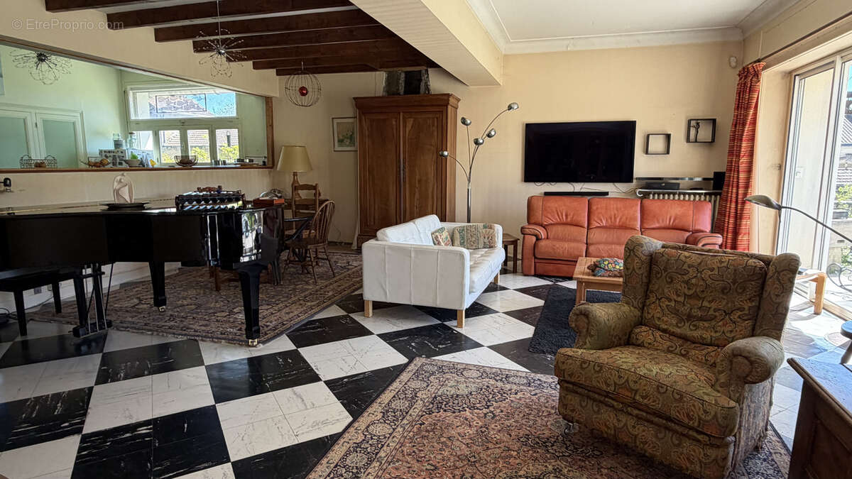 Maison à SAINT-JEAN-D'ANGELY