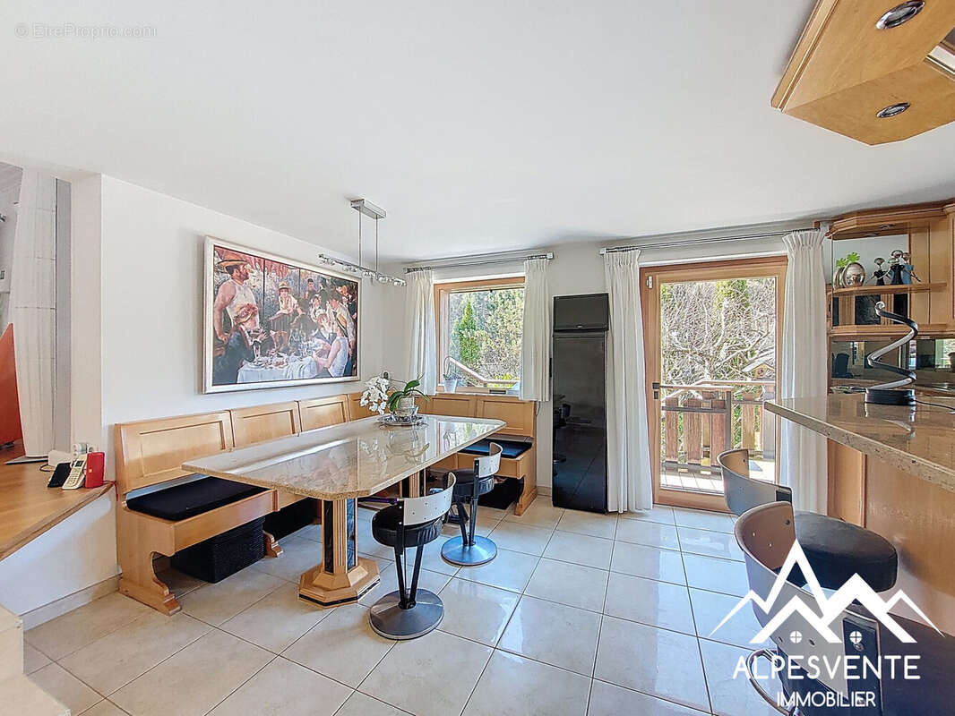 Avendre-chalet-morzine-4chambres-cuisine - Maison à MORZINE