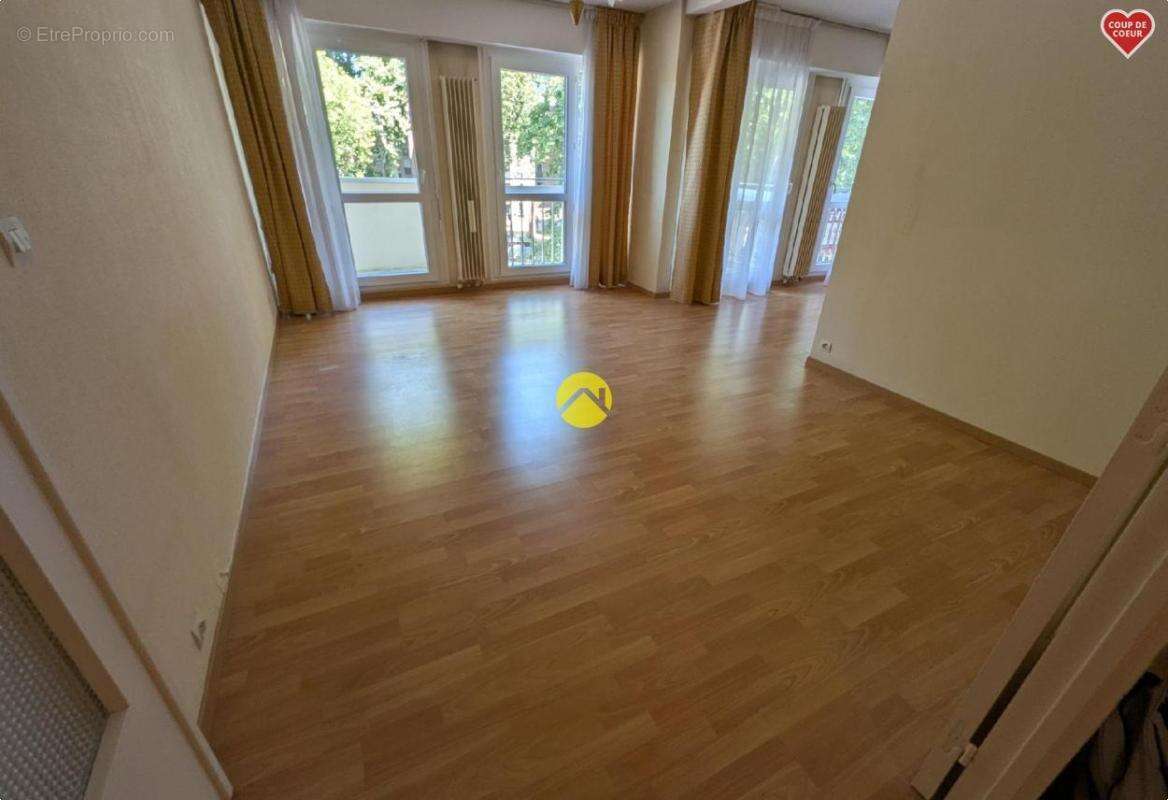 Apt T4. 87m².Garage.Parking.Cave - photo 3