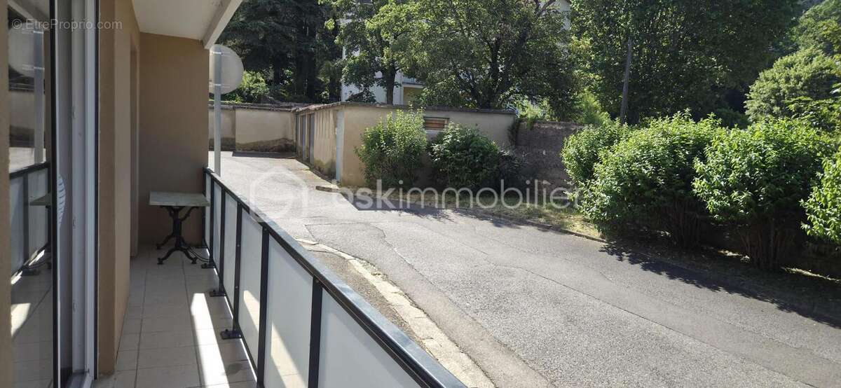 Coup de cœur - Appartement 3 pièces 58 M2 rénové, meublé et pret a vivre - photo 10