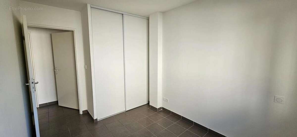 LA SEYNE SUR MER Portes Marines - T3 avec balcon + parking - photo 4
