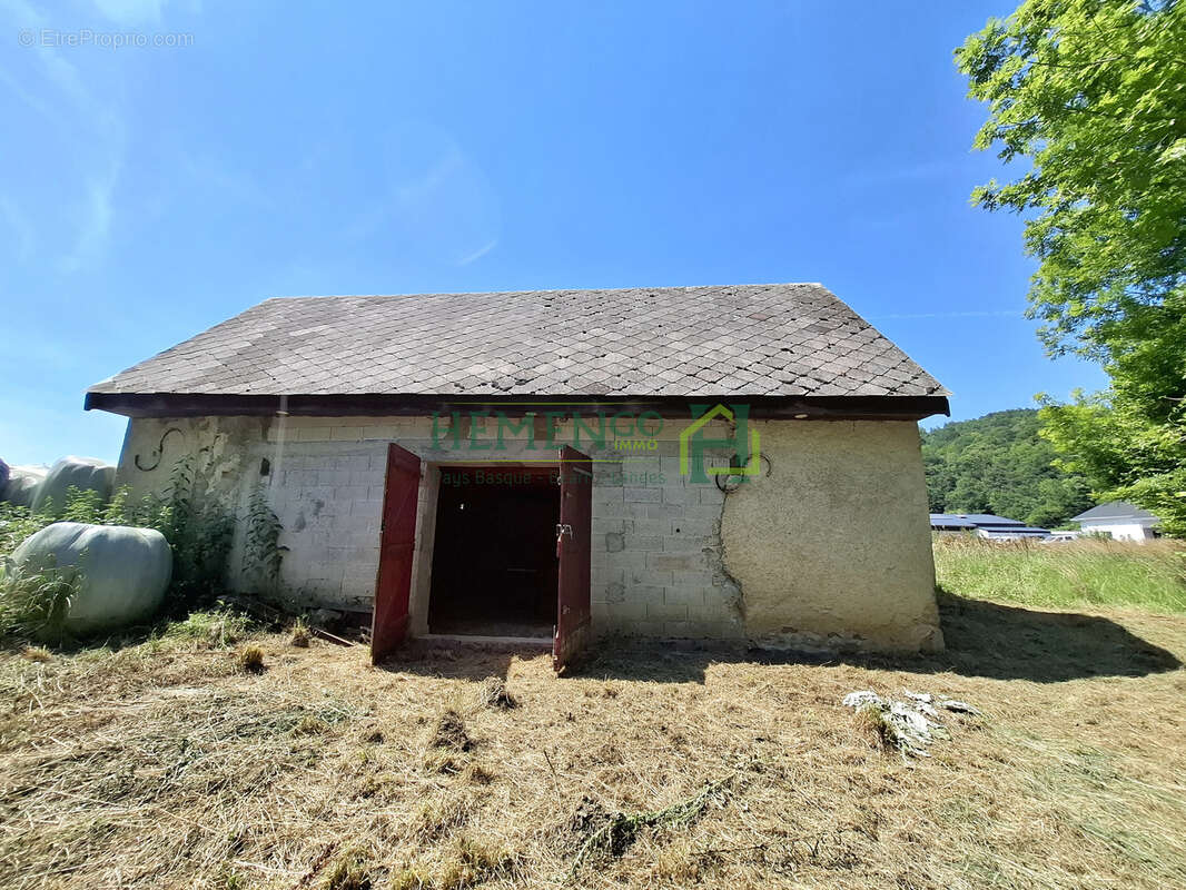 Maison à LAGUINGE-RESTOUE
