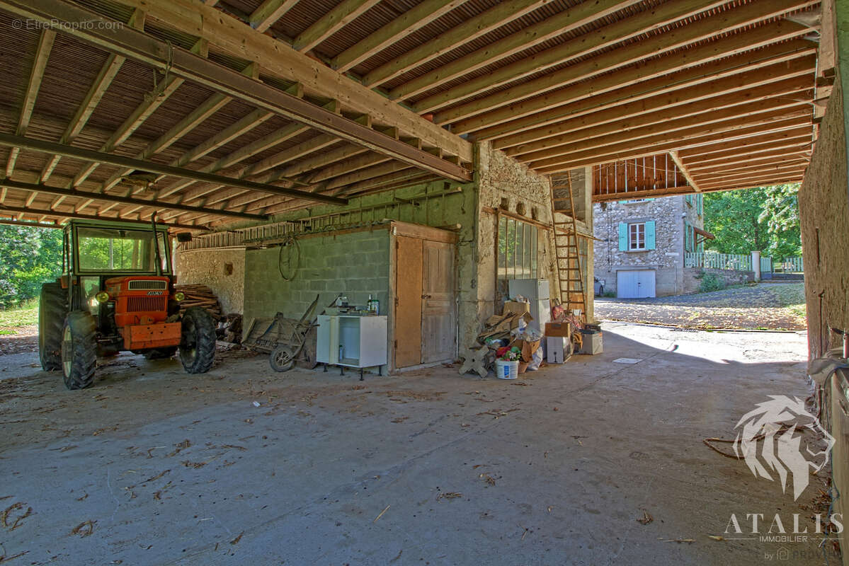 Maison en pierres avec dépendances - photo 6