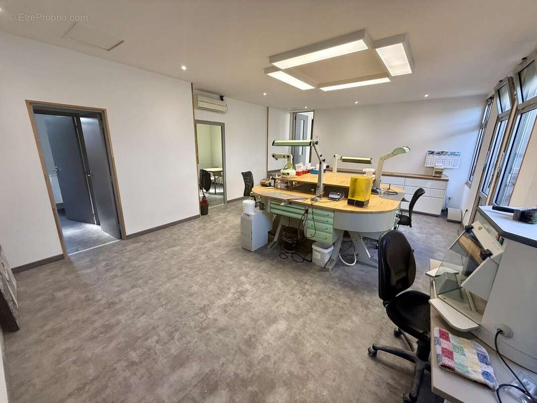 Commerce 138 m² à Cazilhac  - photo 8