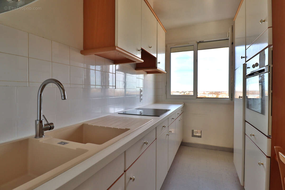 La chapelle st luc - appartement t4 avec balcon - photo 4
