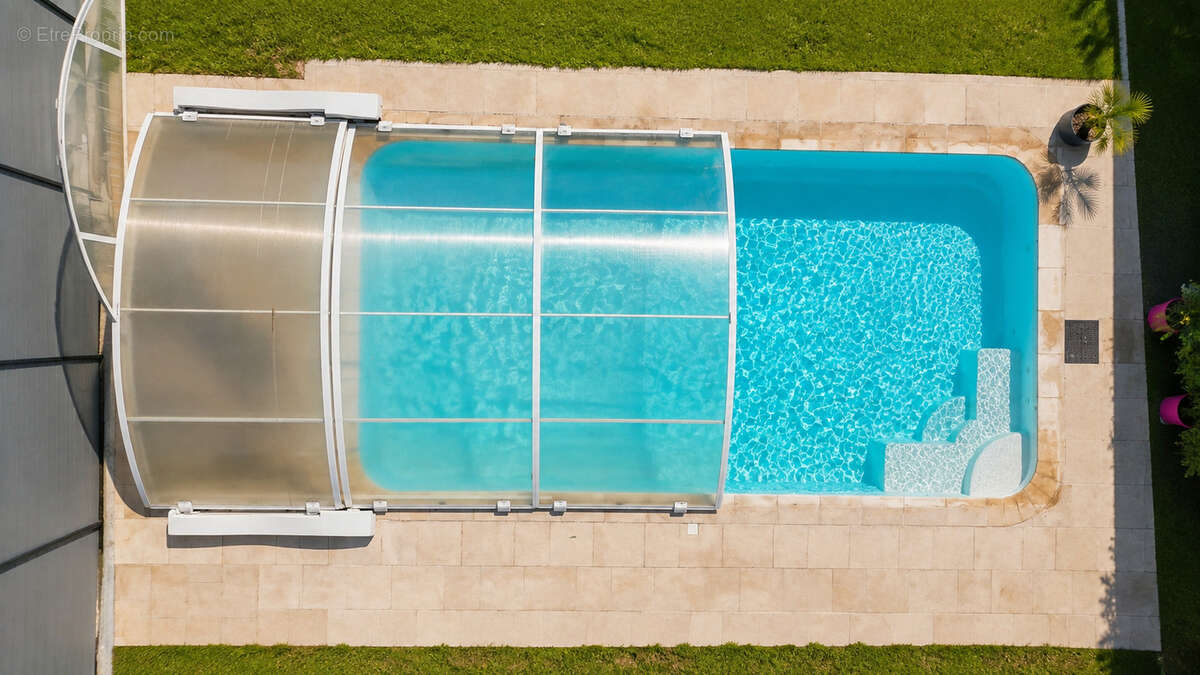 Magnifique maison entierement renovee au centre d'annemasse avec piscine et garages - photo 2