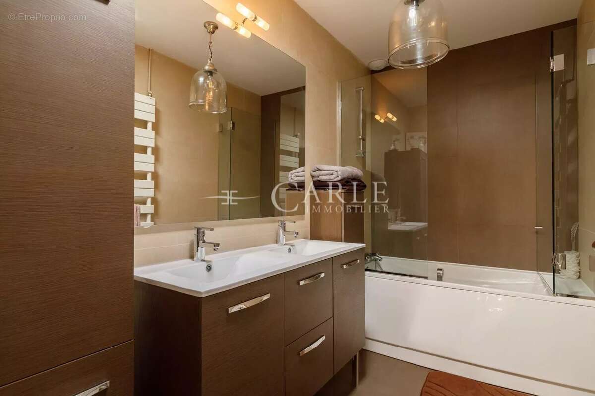 Maison à SAINT-BONNET-DE-MURE