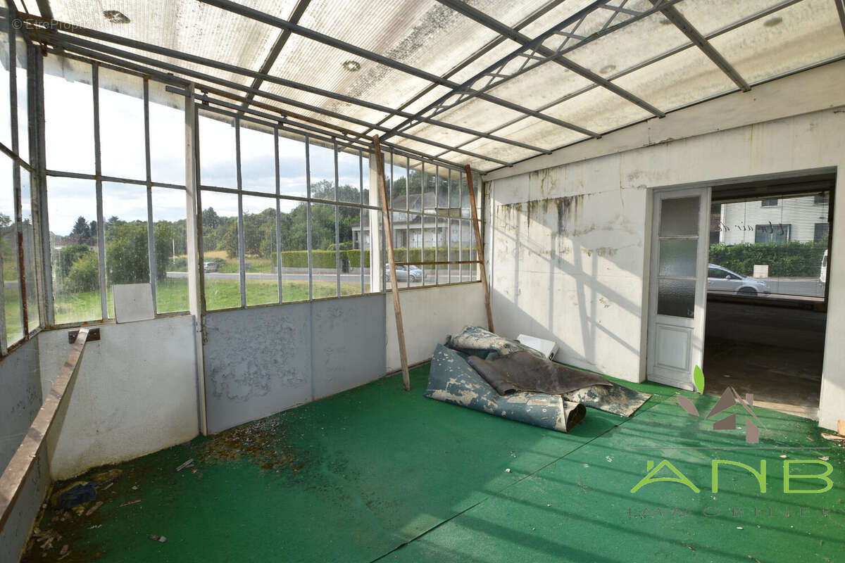 Commerce à PIEGUT-PLUVIERS