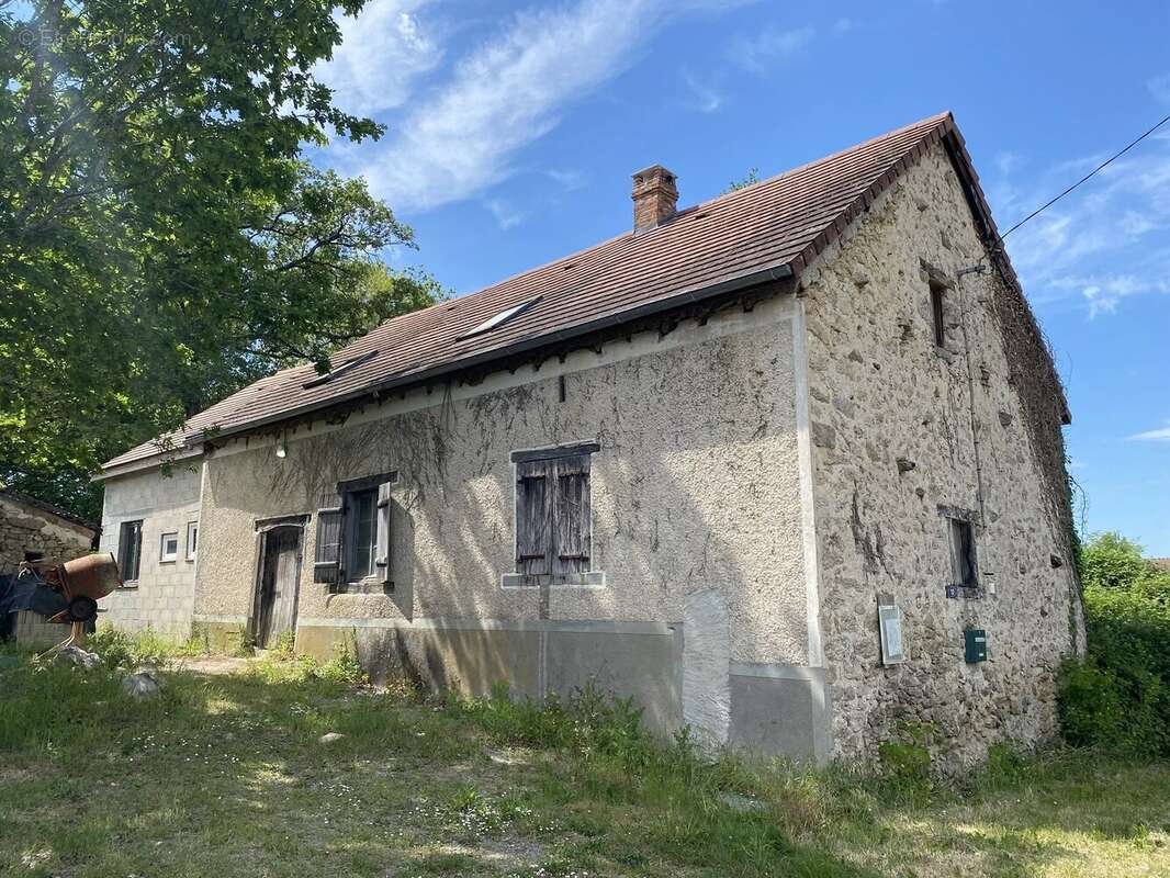 Maison à DOMPIERRE-LES-EGLISES