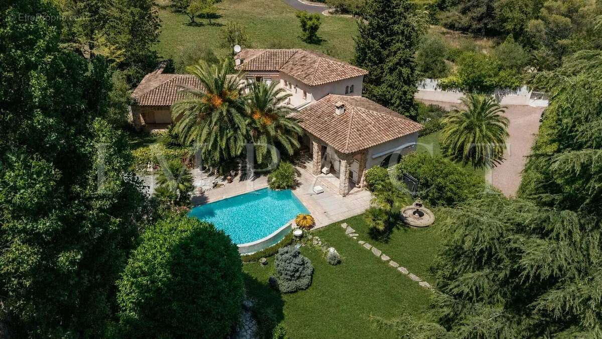 Mougins – Superbe villa provençale avec terrain constructible à vendre - photo 2